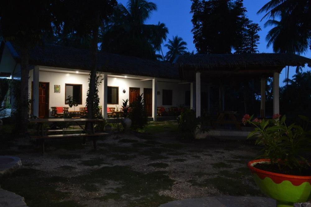 Neptune Diving Resort Santander Ngoại thất bức ảnh