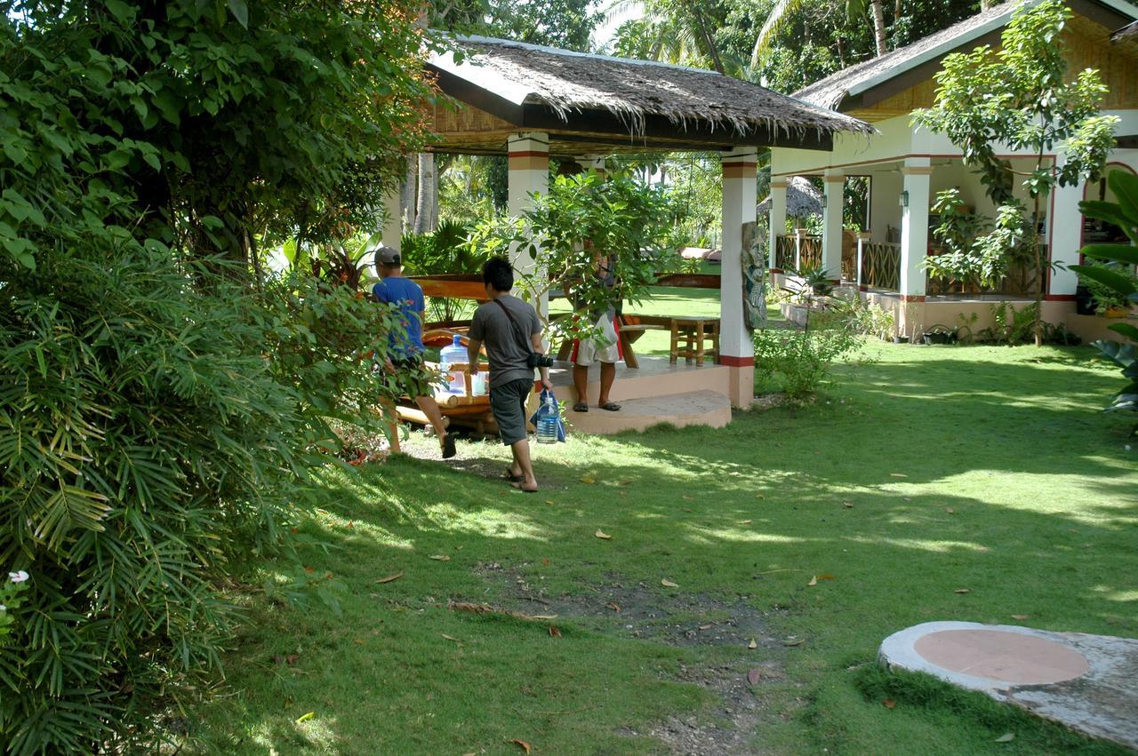 Neptune Diving Resort Santander Ngoại thất bức ảnh
