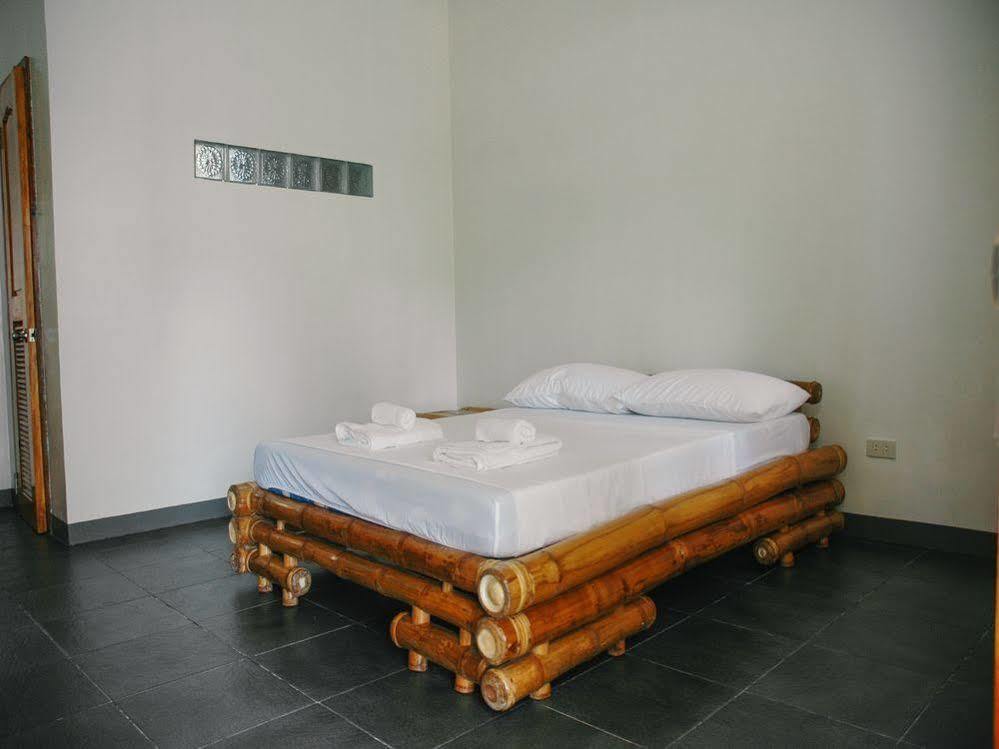 Neptune Diving Resort Santander Ngoại thất bức ảnh
