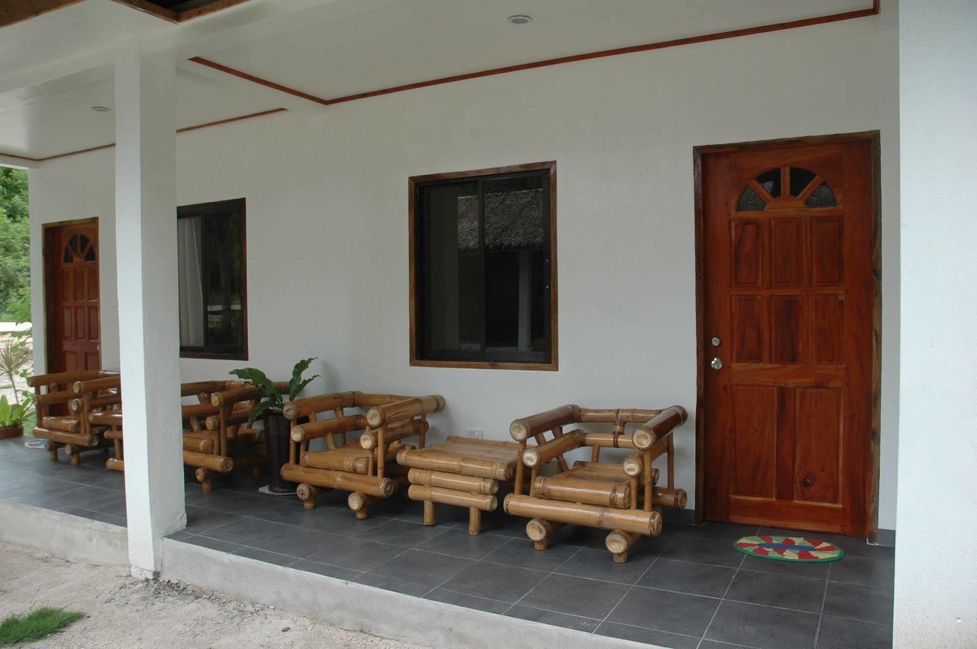 Neptune Diving Resort Santander Ngoại thất bức ảnh