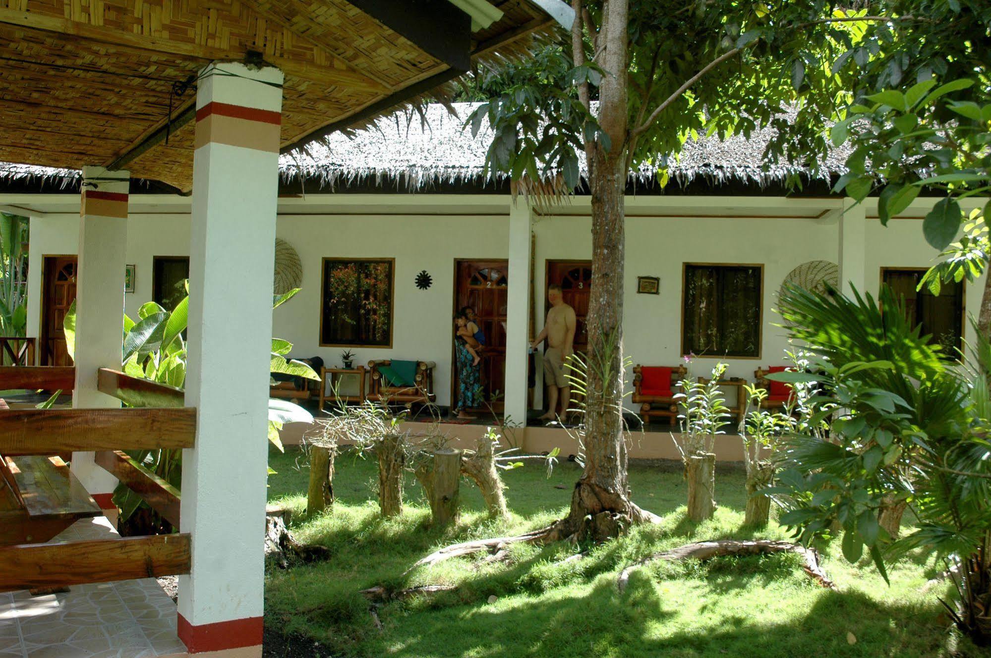 Neptune Diving Resort Santander Ngoại thất bức ảnh