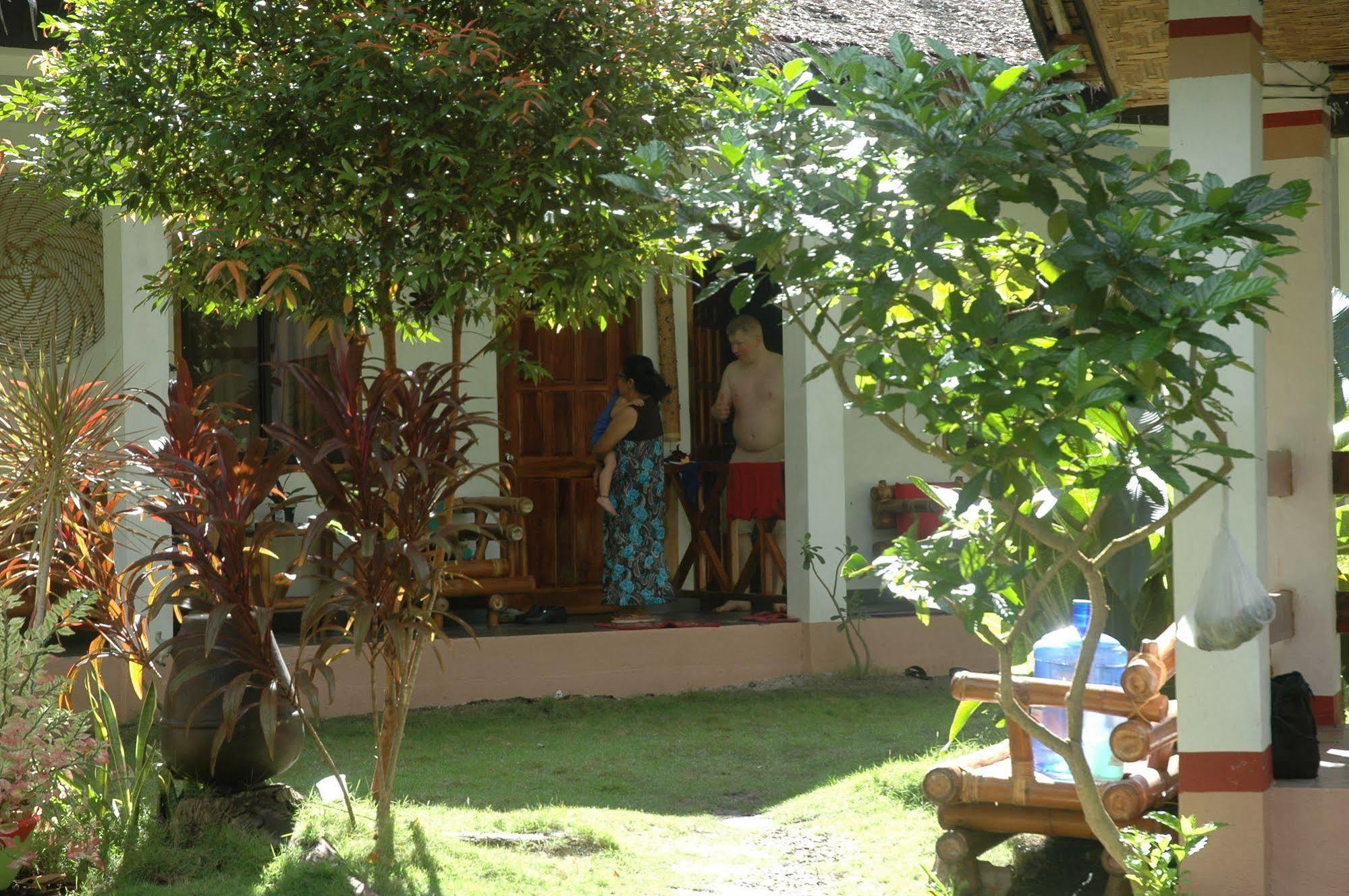 Neptune Diving Resort Santander Ngoại thất bức ảnh