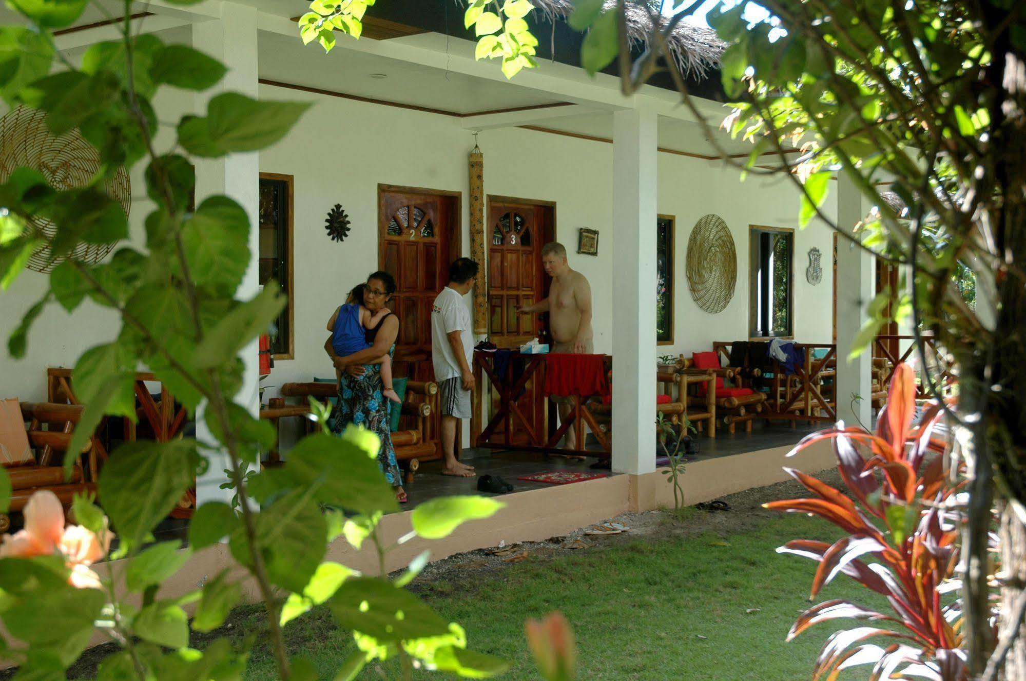 Neptune Diving Resort Santander Ngoại thất bức ảnh