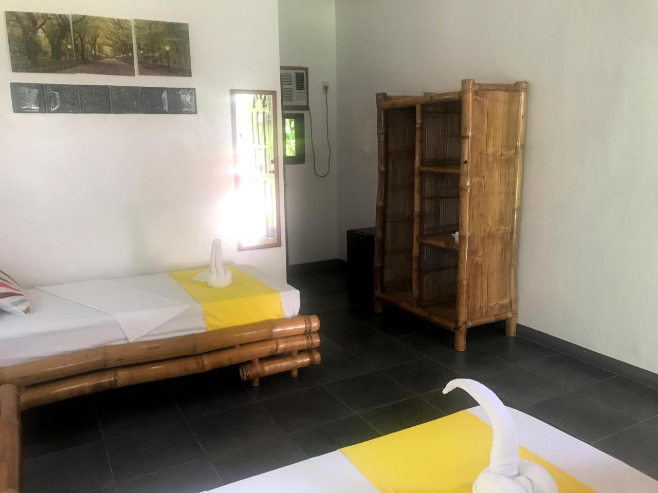 Neptune Diving Resort Santander Ngoại thất bức ảnh
