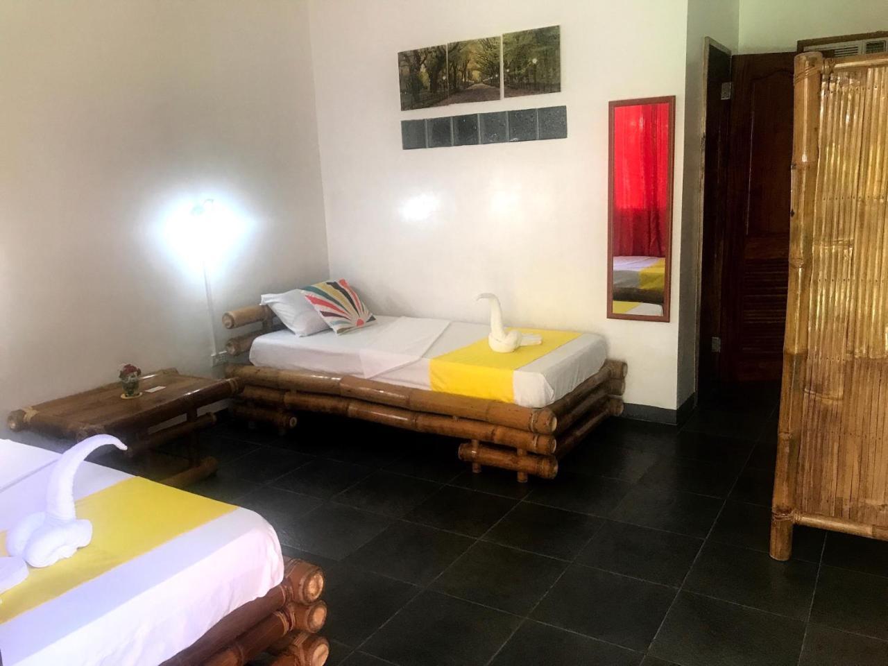 Neptune Diving Resort Santander Ngoại thất bức ảnh
