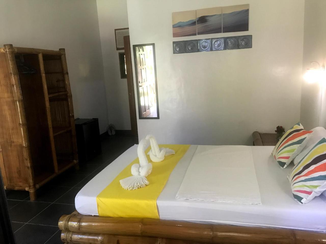 Neptune Diving Resort Santander Ngoại thất bức ảnh