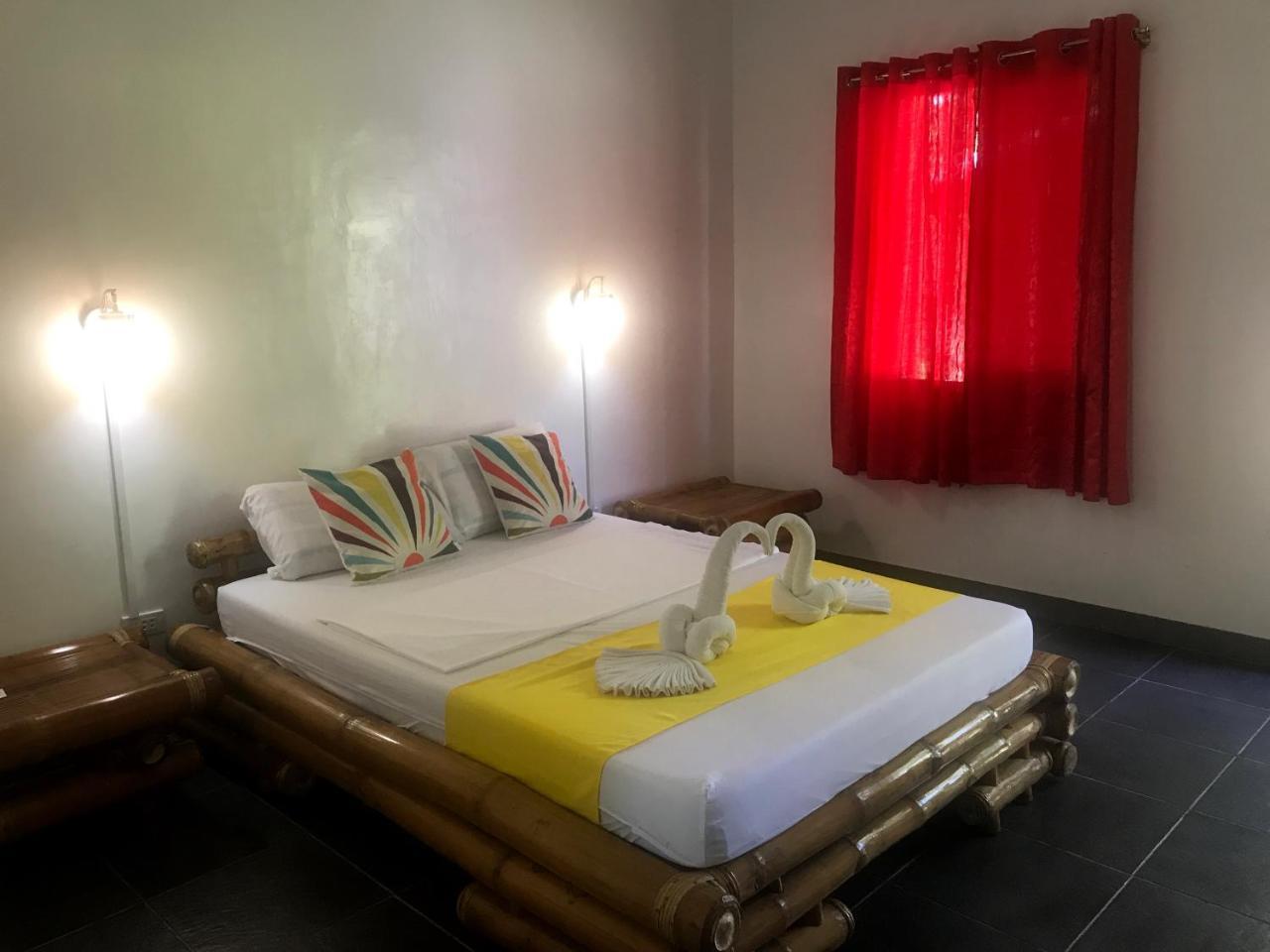 Neptune Diving Resort Santander Ngoại thất bức ảnh